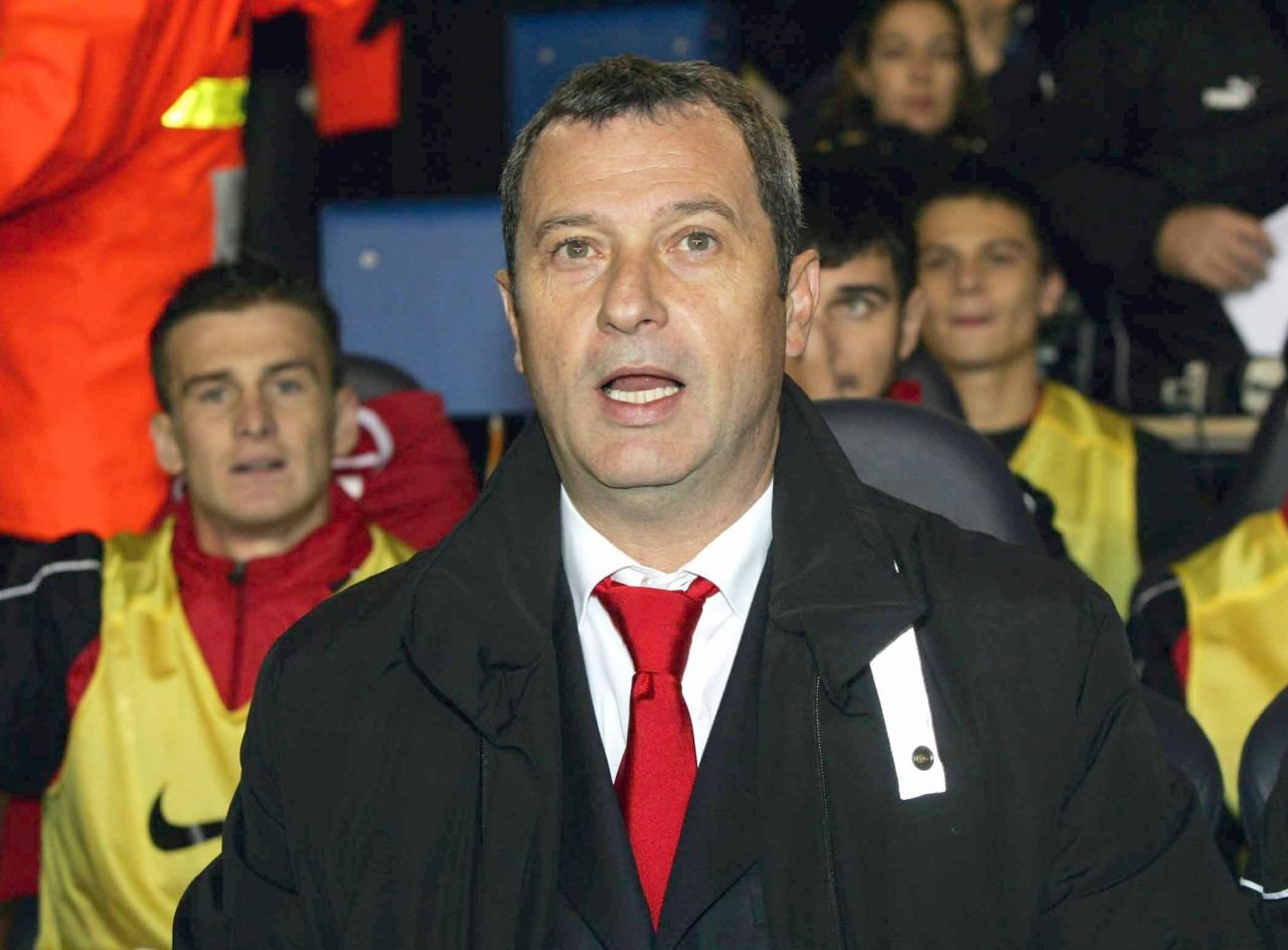 Mesajul superb al lui Dinamo de ziua lui Mircea Rednic, simbolul ”alb-roșu” devenit acum adversar al ”câinilor”_2