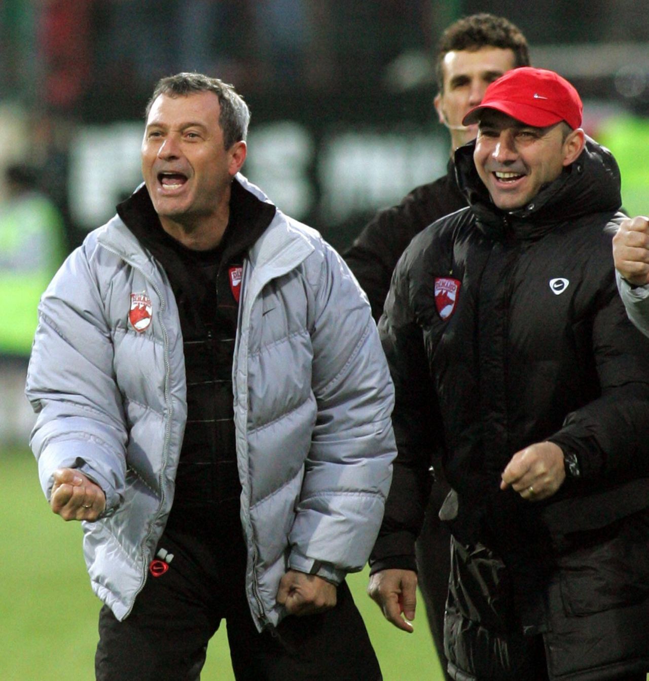 Mesajul superb al lui Dinamo de ziua lui Mircea Rednic, simbolul ”alb-roșu” devenit acum adversar al ”câinilor”_6