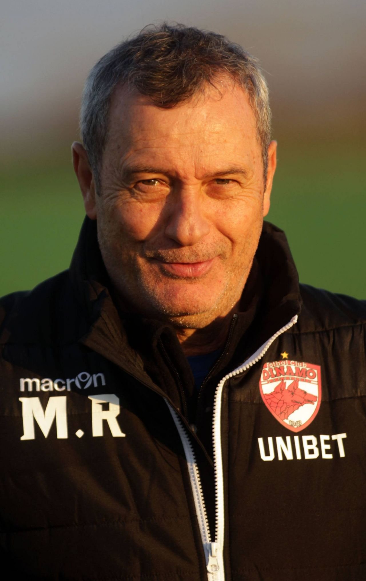 Mesajul superb al lui Dinamo de ziua lui Mircea Rednic, simbolul ”alb-roșu” devenit acum adversar al ”câinilor”_8