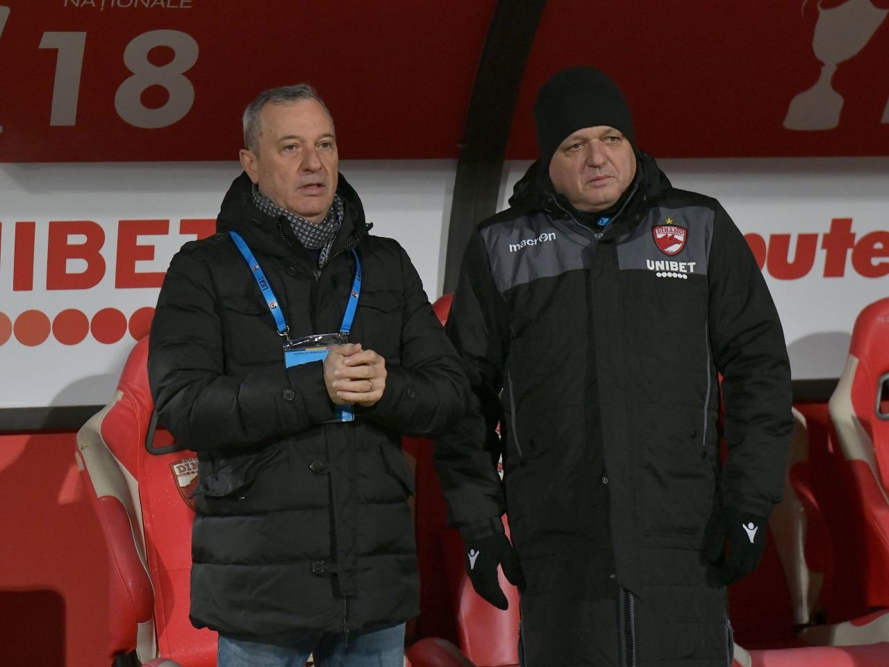 Mesajul superb al lui Dinamo de ziua lui Mircea Rednic, simbolul ”alb-roșu” devenit acum adversar al ”câinilor”_13