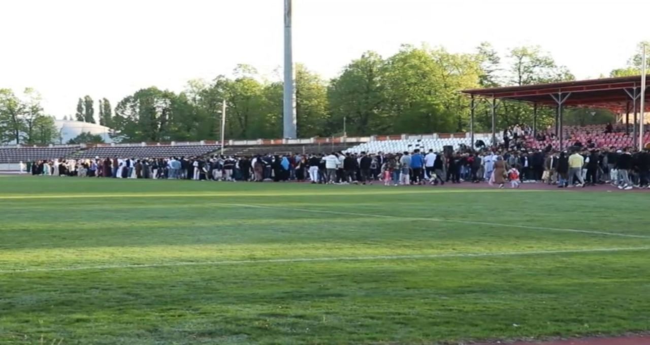 Au venit musulmanii la Dinamo, dar nu vreun șeic miliardar. Ultimul mare eveniment pe vechiul stadion, cu peste 5.000 de oameni _4