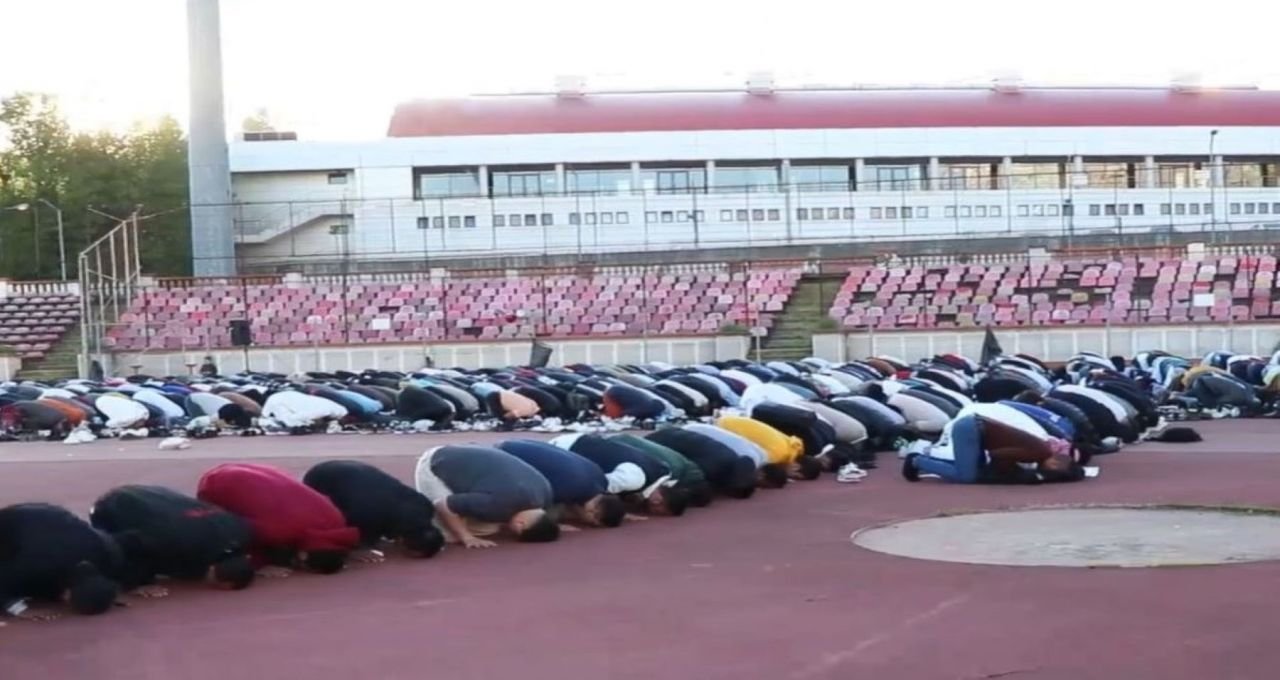 Au venit musulmanii la Dinamo, dar nu vreun șeic miliardar. Ultimul mare eveniment pe vechiul stadion, cu peste 5.000 de oameni _5