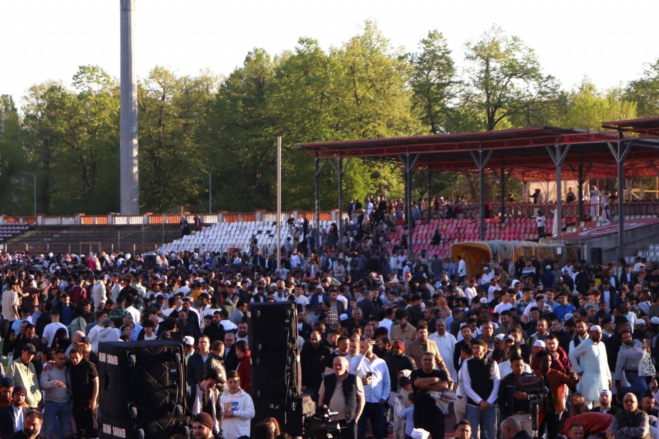 Au venit musulmanii la Dinamo, dar nu vreun șeic miliardar. Ultimul mare eveniment pe vechiul stadion, cu peste 5.000 de oameni _10