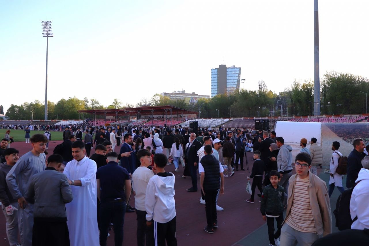 Au venit musulmanii la Dinamo, dar nu vreun șeic miliardar. Ultimul mare eveniment pe vechiul stadion, cu peste 5.000 de oameni _12