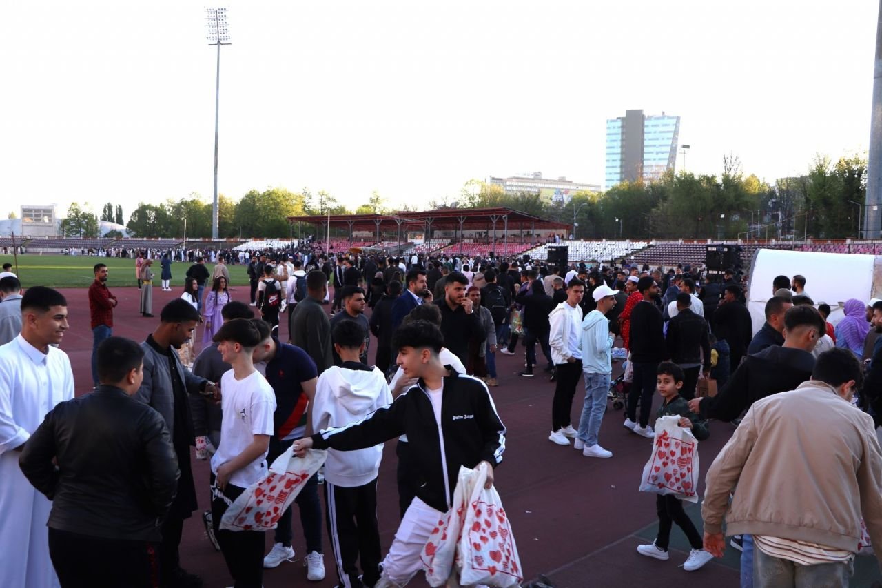 Au venit musulmanii la Dinamo, dar nu vreun șeic miliardar. Ultimul mare eveniment pe vechiul stadion, cu peste 5.000 de oameni _13