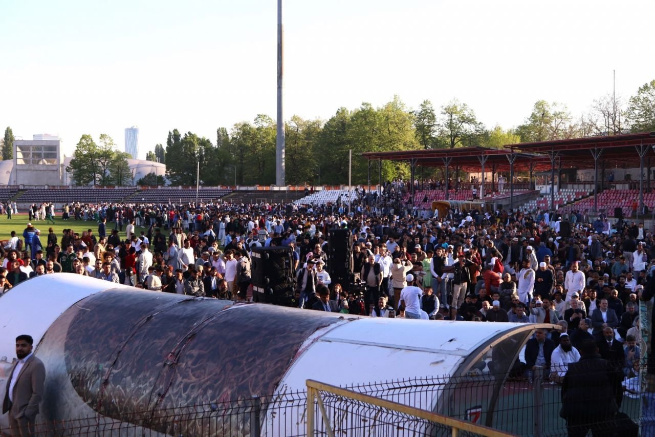 Au venit musulmanii la Dinamo, dar nu vreun șeic miliardar. Ultimul mare eveniment pe vechiul stadion, cu peste 5.000 de oameni _17