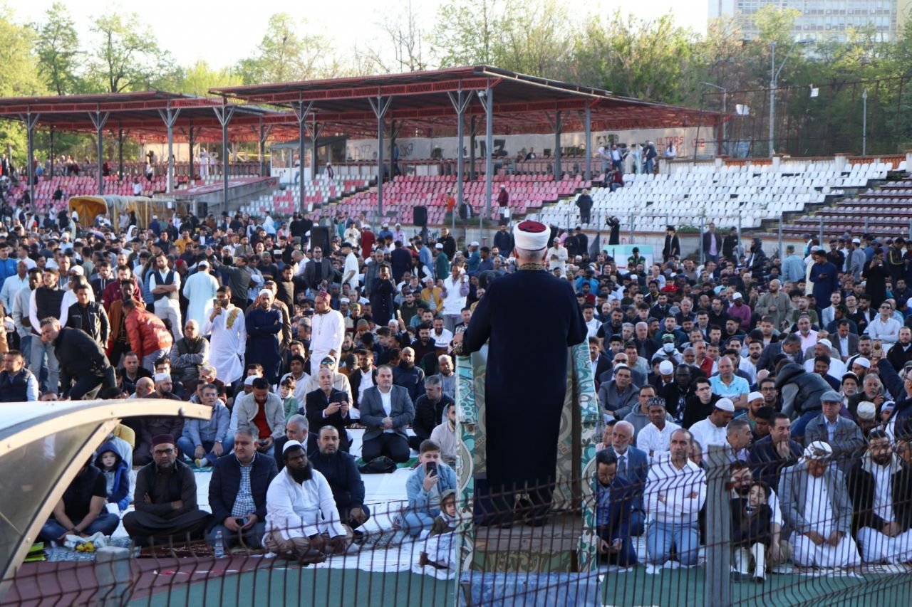 Au venit musulmanii la Dinamo, dar nu vreun șeic miliardar. Ultimul mare eveniment pe vechiul stadion, cu peste 5.000 de oameni _19