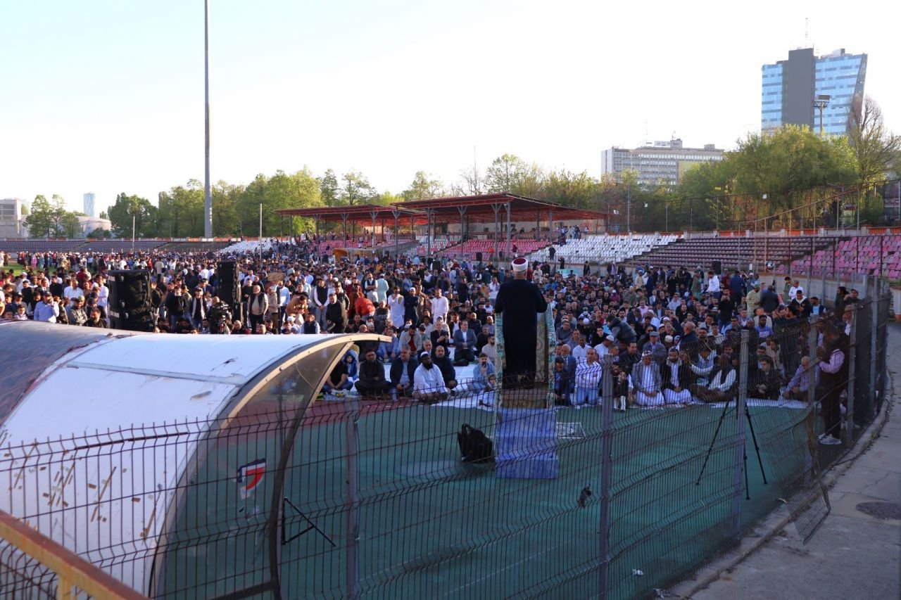 Au venit musulmanii la Dinamo, dar nu vreun șeic miliardar. Ultimul mare eveniment pe vechiul stadion, cu peste 5.000 de oameni _20