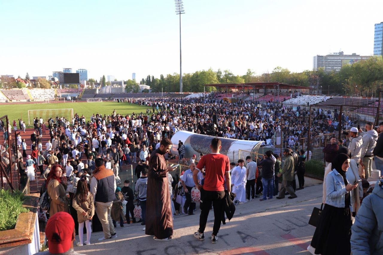 Au venit musulmanii la Dinamo, dar nu vreun șeic miliardar. Ultimul mare eveniment pe vechiul stadion, cu peste 5.000 de oameni _21