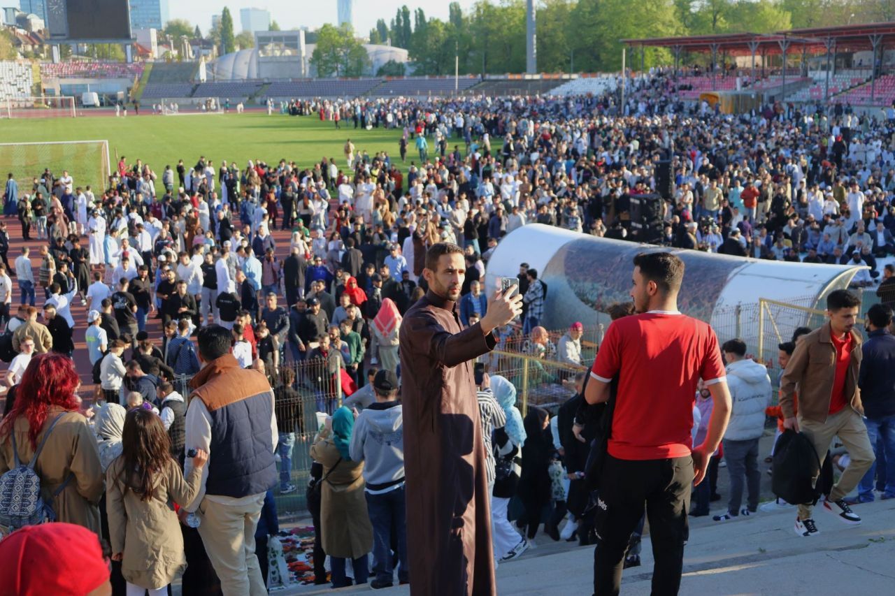 Au venit musulmanii la Dinamo, dar nu vreun șeic miliardar. Ultimul mare eveniment pe vechiul stadion, cu peste 5.000 de oameni _22