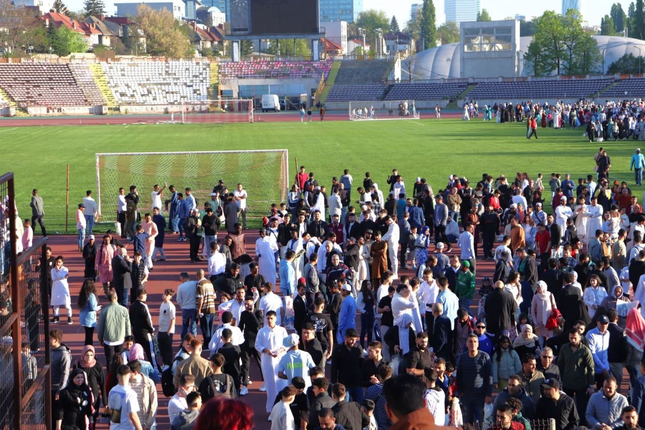 Au venit musulmanii la Dinamo, dar nu vreun șeic miliardar. Ultimul mare eveniment pe vechiul stadion, cu peste 5.000 de oameni _23