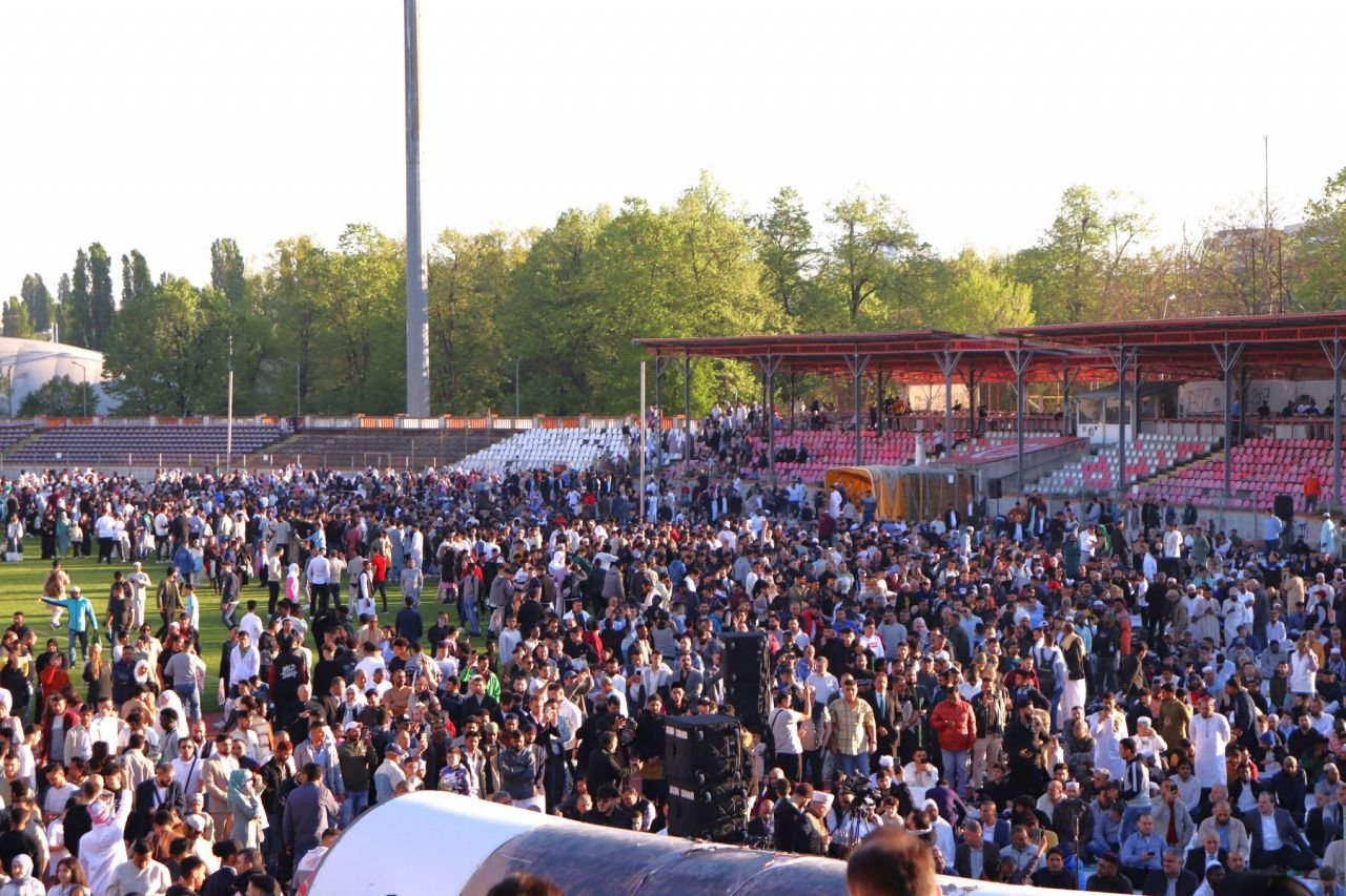 Au venit musulmanii la Dinamo, dar nu vreun șeic miliardar. Ultimul mare eveniment pe vechiul stadion, cu peste 5.000 de oameni _24