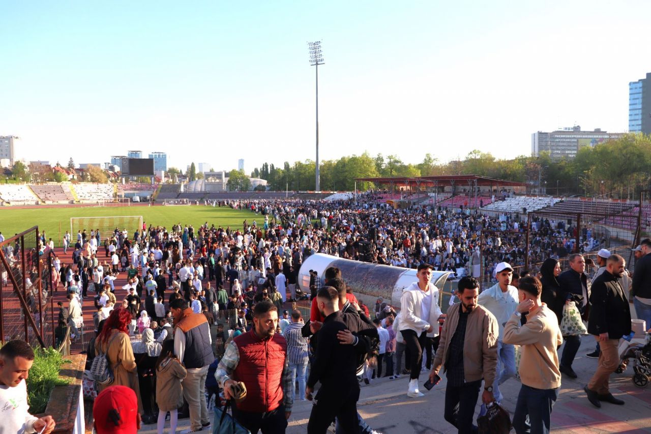Au venit musulmanii la Dinamo, dar nu vreun șeic miliardar. Ultimul mare eveniment pe vechiul stadion, cu peste 5.000 de oameni _25