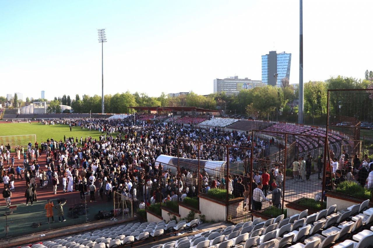 Au venit musulmanii la Dinamo, dar nu vreun șeic miliardar. Ultimul mare eveniment pe vechiul stadion, cu peste 5.000 de oameni _29