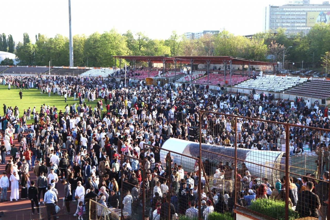 Au venit musulmanii la Dinamo, dar nu vreun șeic miliardar. Ultimul mare eveniment pe vechiul stadion, cu peste 5.000 de oameni _30