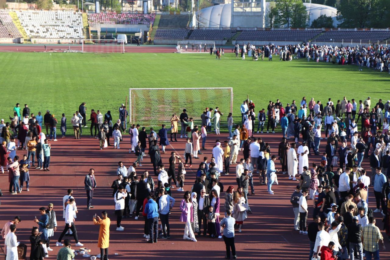 Au venit musulmanii la Dinamo, dar nu vreun șeic miliardar. Ultimul mare eveniment pe vechiul stadion, cu peste 5.000 de oameni _32