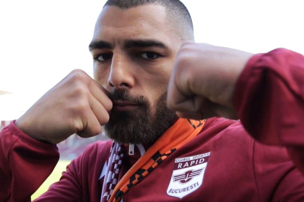 E campion la box și s-a antrenat la clubului de MMA al lui McGregor.