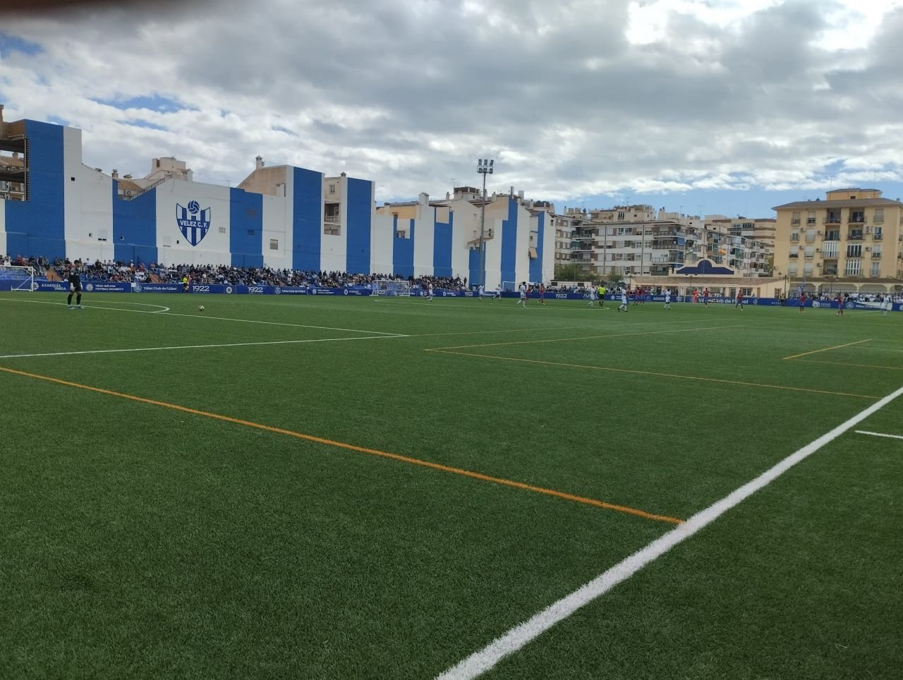 Un club istoric din Spania a ajuns sub pragul sărăciei: fanii le-au dat jucătorilor 640 de euro și o paletă de jamón!_5