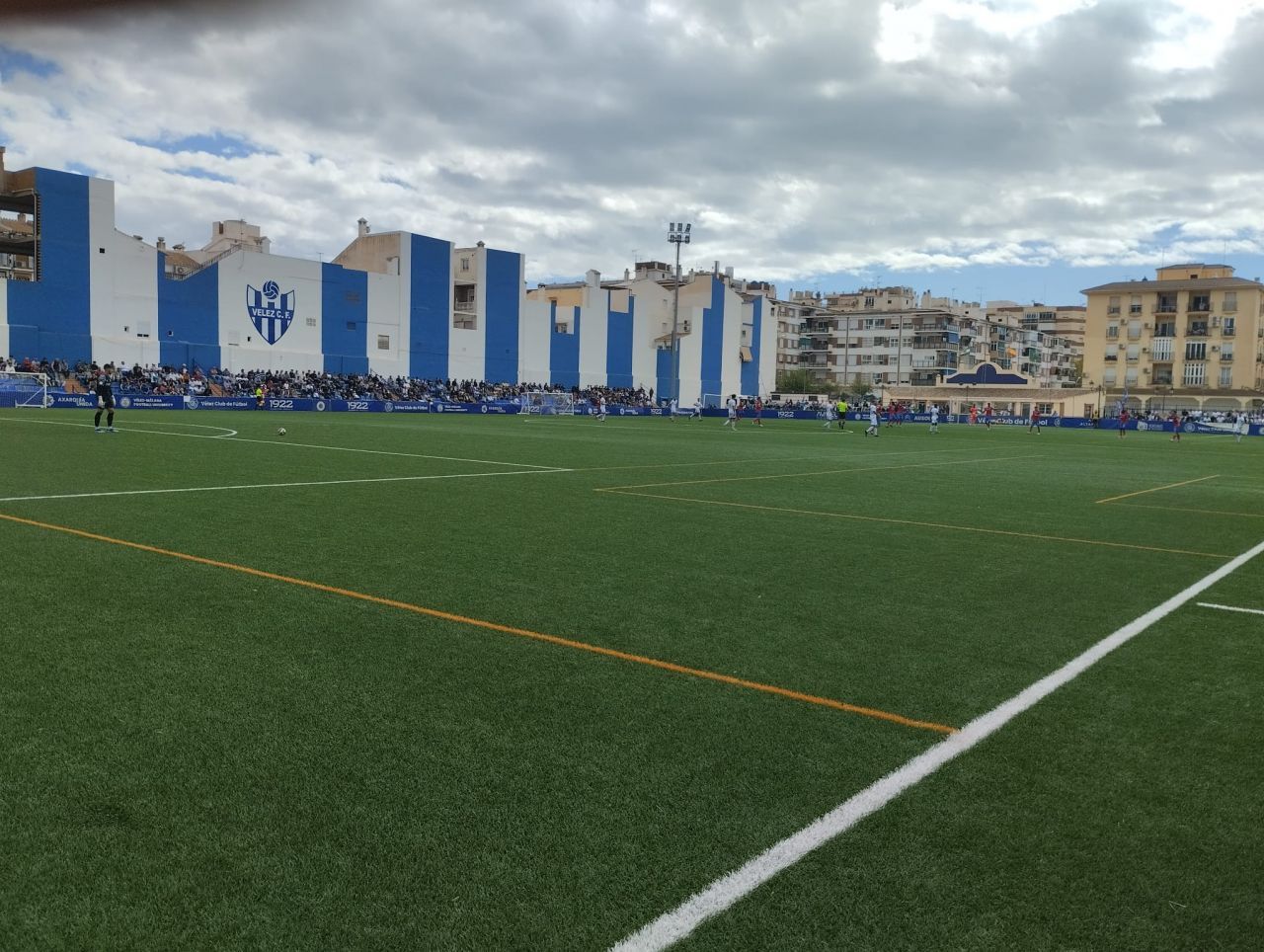 Un club istoric din Spania a ajuns sub pragul sărăciei: fanii le-au dat jucătorilor 640 de euro și o paletă de jamón!_5