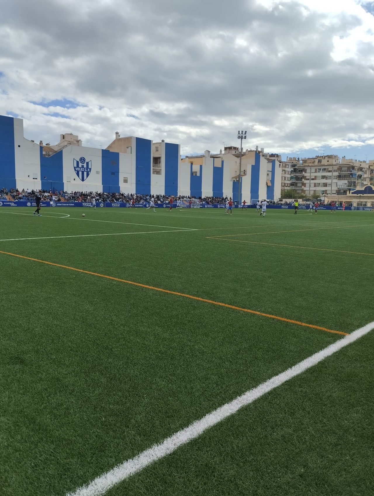 Un club istoric din Spania a ajuns sub pragul sărăciei: fanii le-au dat jucătorilor 640 de euro și o paletă de jamón!_6