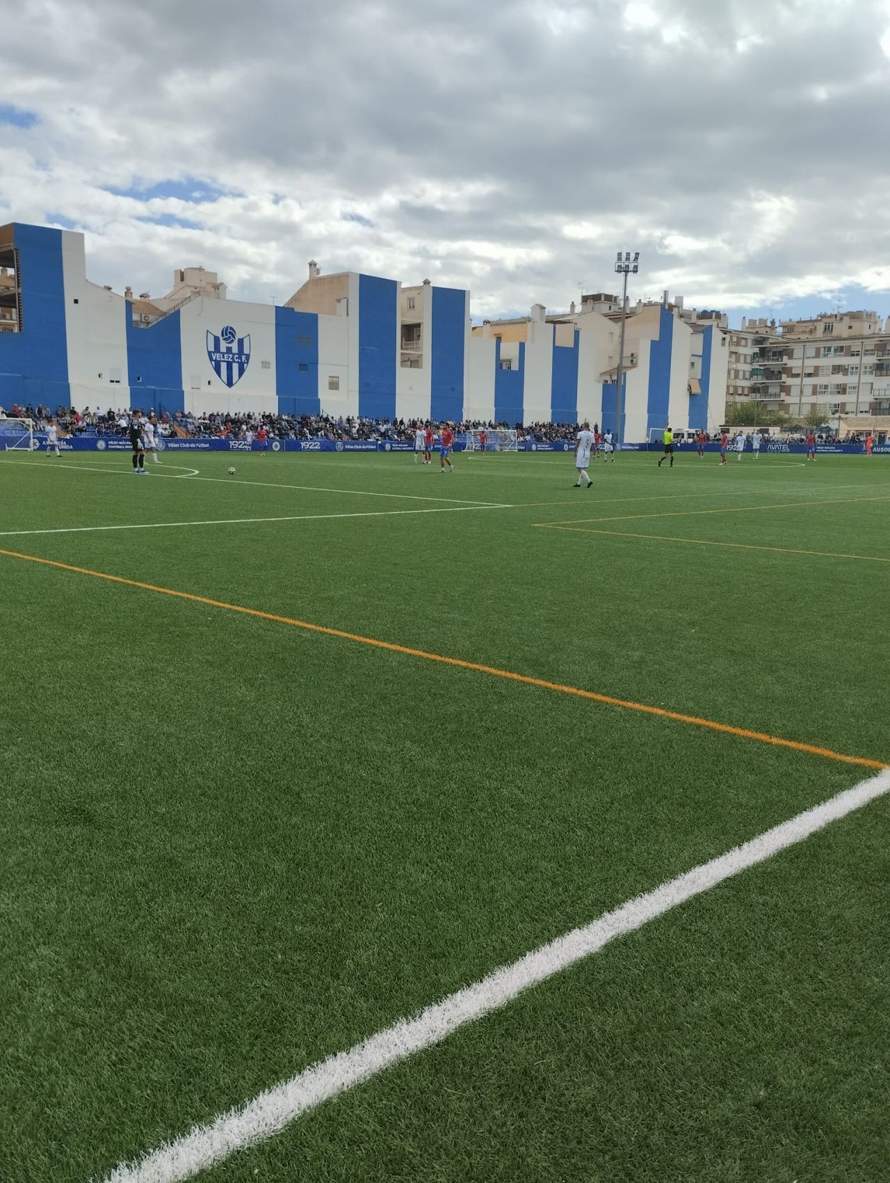 Un club istoric din Spania a ajuns sub pragul sărăciei: fanii le-au dat jucătorilor 640 de euro și o paletă de jamón!_8