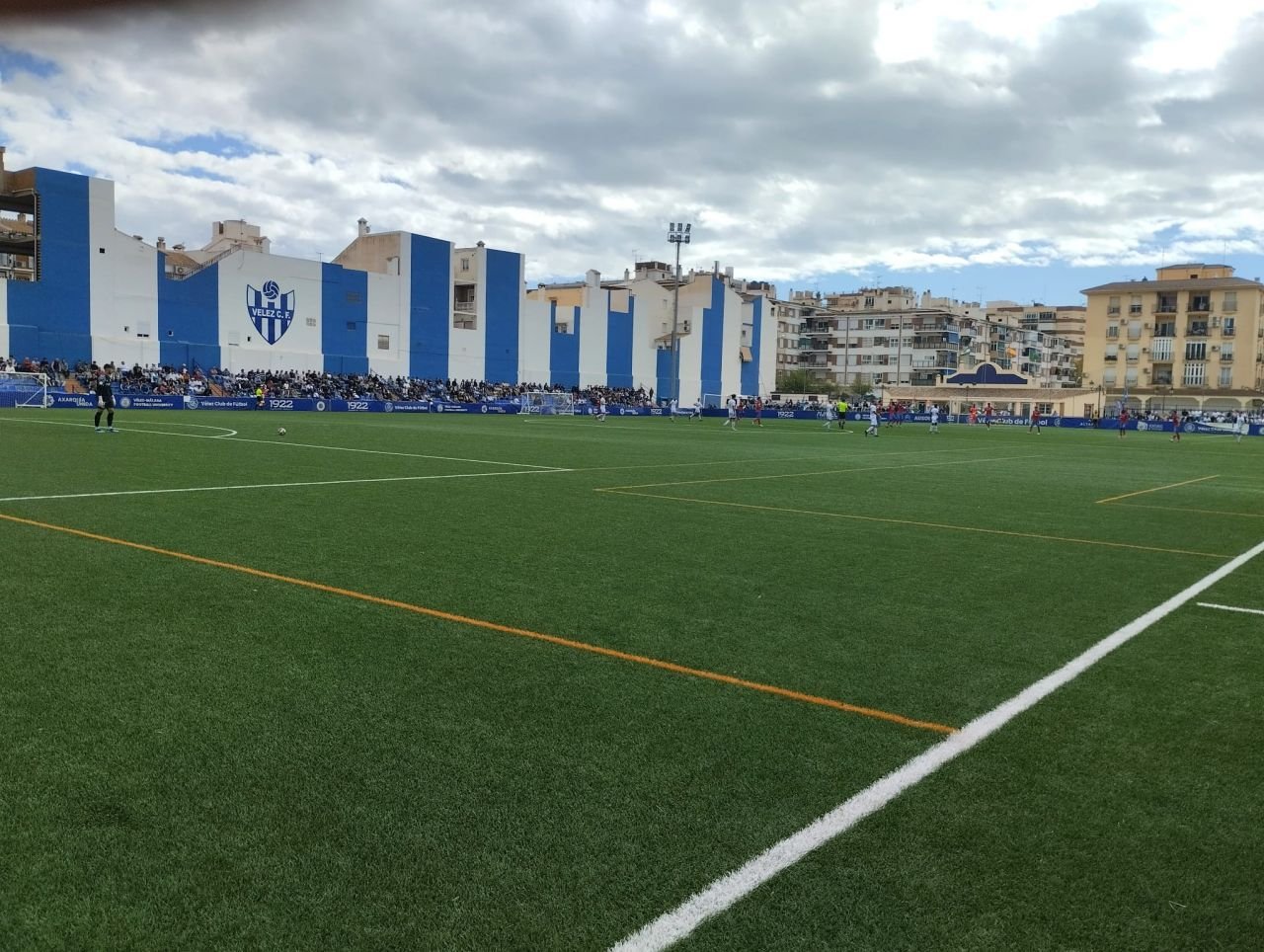 Un club istoric din Spania a ajuns sub pragul sărăciei: fanii le-au dat jucătorilor 640 de euro și o paletă de jamón!_9
