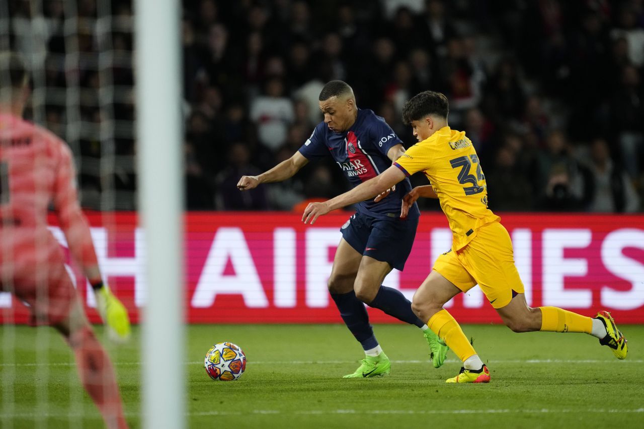 Record în Champions League pentru Pau Cubarsi, puștiul-minune din defensiva Barcelonei, în victoria 3-2 cu PSG_2