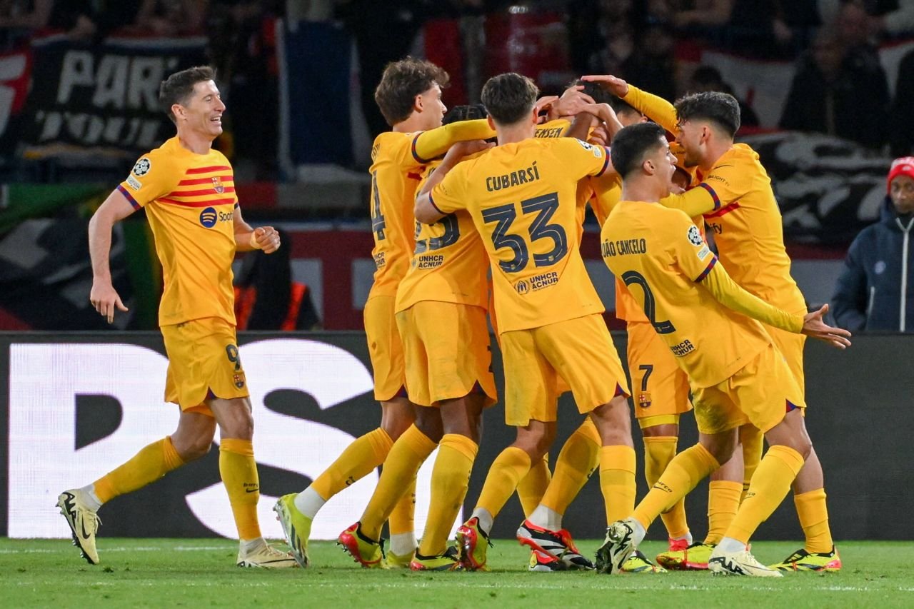Record în Champions League pentru Pau Cubarsi, puștiul-minune din defensiva Barcelonei, în victoria 3-2 cu PSG_6