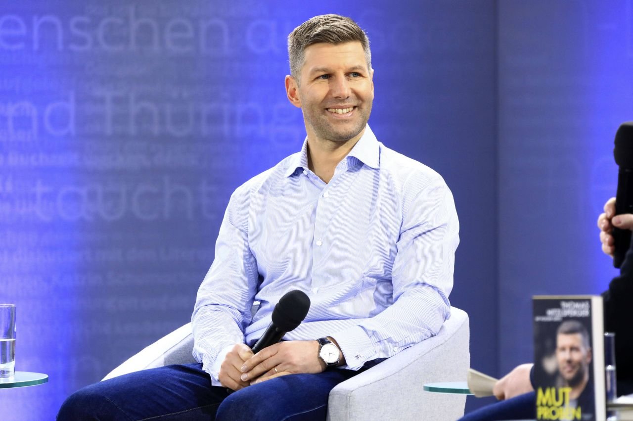Cel mai cunoscut fotbalist gay, campion în Bundesliga și vicecampion european cu Germania, speaker la conferința FRF din București!_10