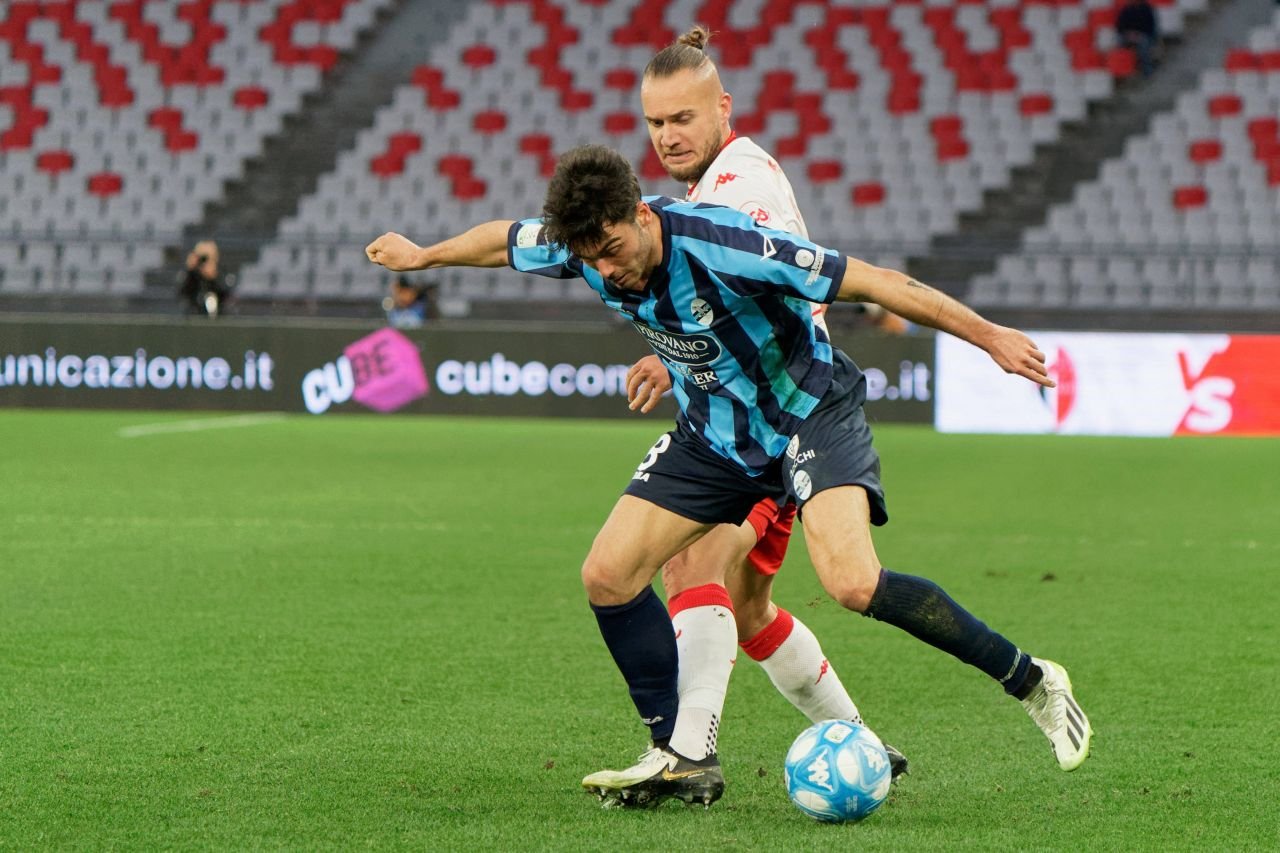 Ghiciți tricolorul din liga secundă! ”Este dificil de imaginat că românul o să joace titular, având în vedere evoluțiile sale dezamăgitoare”_9