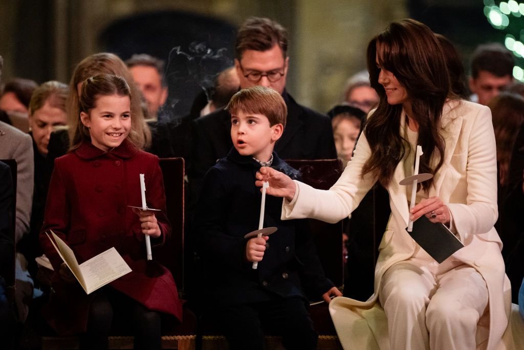 Prima apariție publică a Prințului William după anunțul suferinței lui Kate Middleton. A făcut galerie alături de Prințul George_9