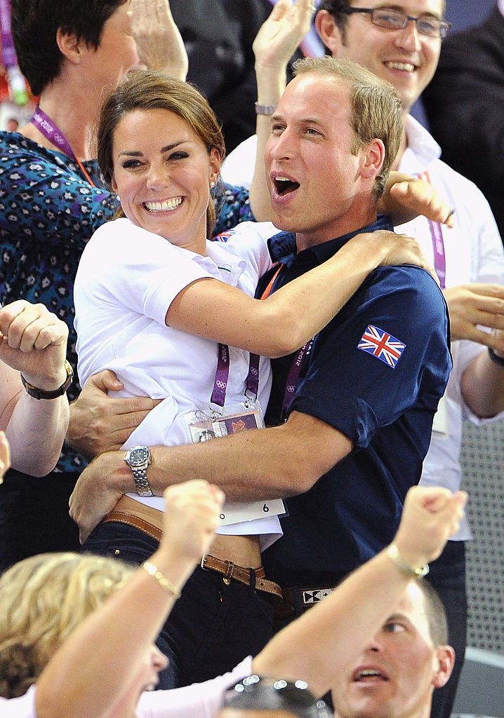 Prima apariție publică a Prințului William după anunțul suferinței lui Kate Middleton. A făcut galerie alături de Prințul George_17