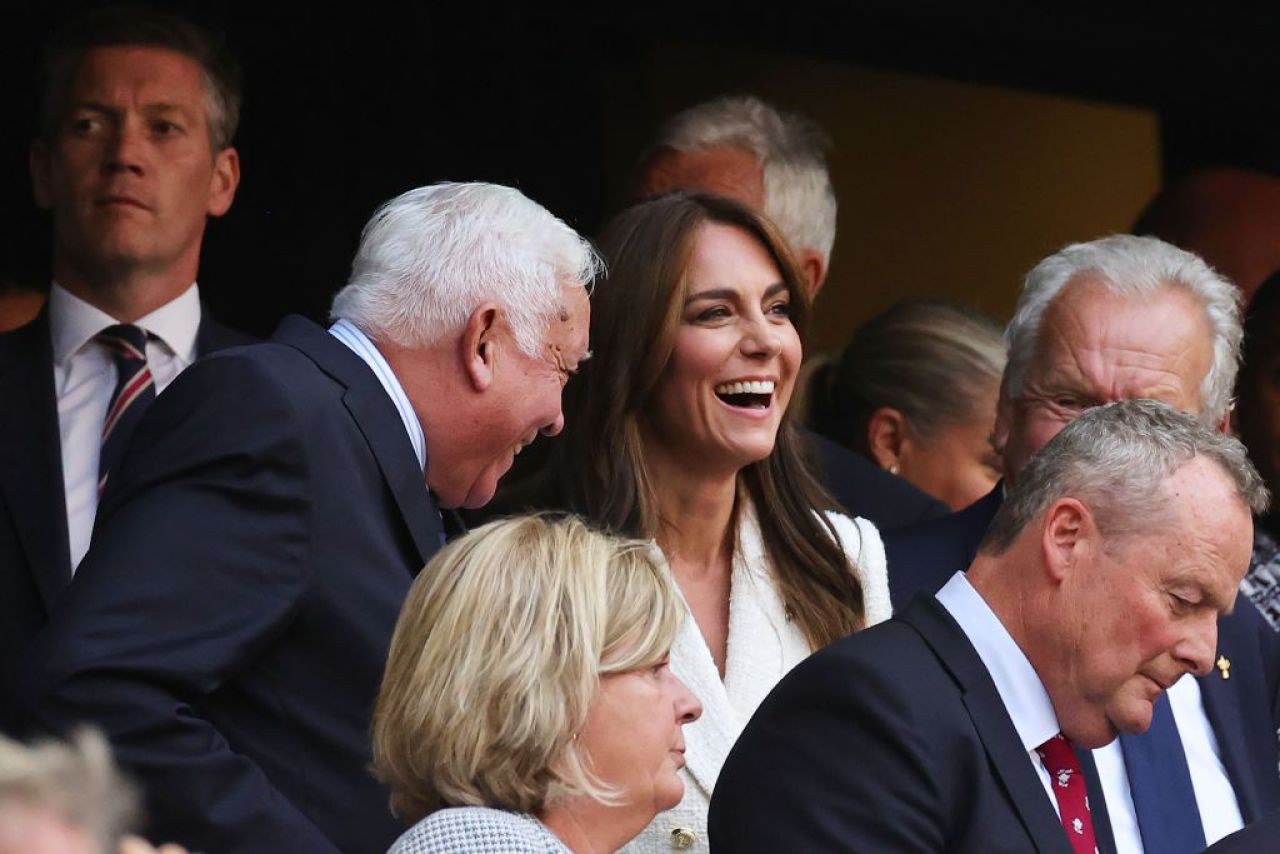 Prima apariție publică a Prințului William după anunțul suferinței lui Kate Middleton. A făcut galerie alături de Prințul George_18