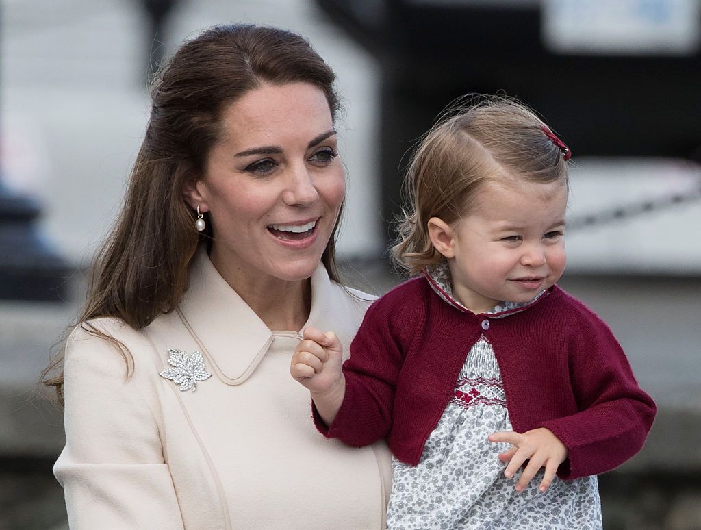 Prima apariție publică a Prințului William după anunțul suferinței lui Kate Middleton. A făcut galerie alături de Prințul George_21