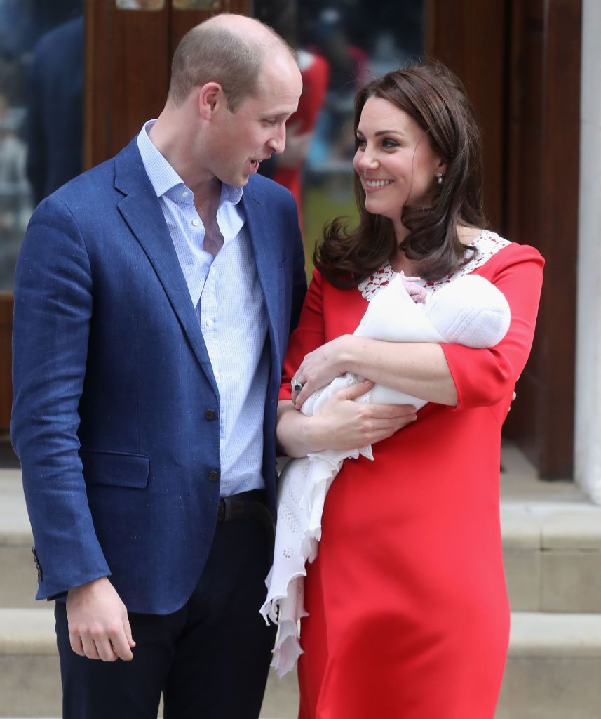 Prima apariție publică a Prințului William după anunțul suferinței lui Kate Middleton. A făcut galerie alături de Prințul George_23