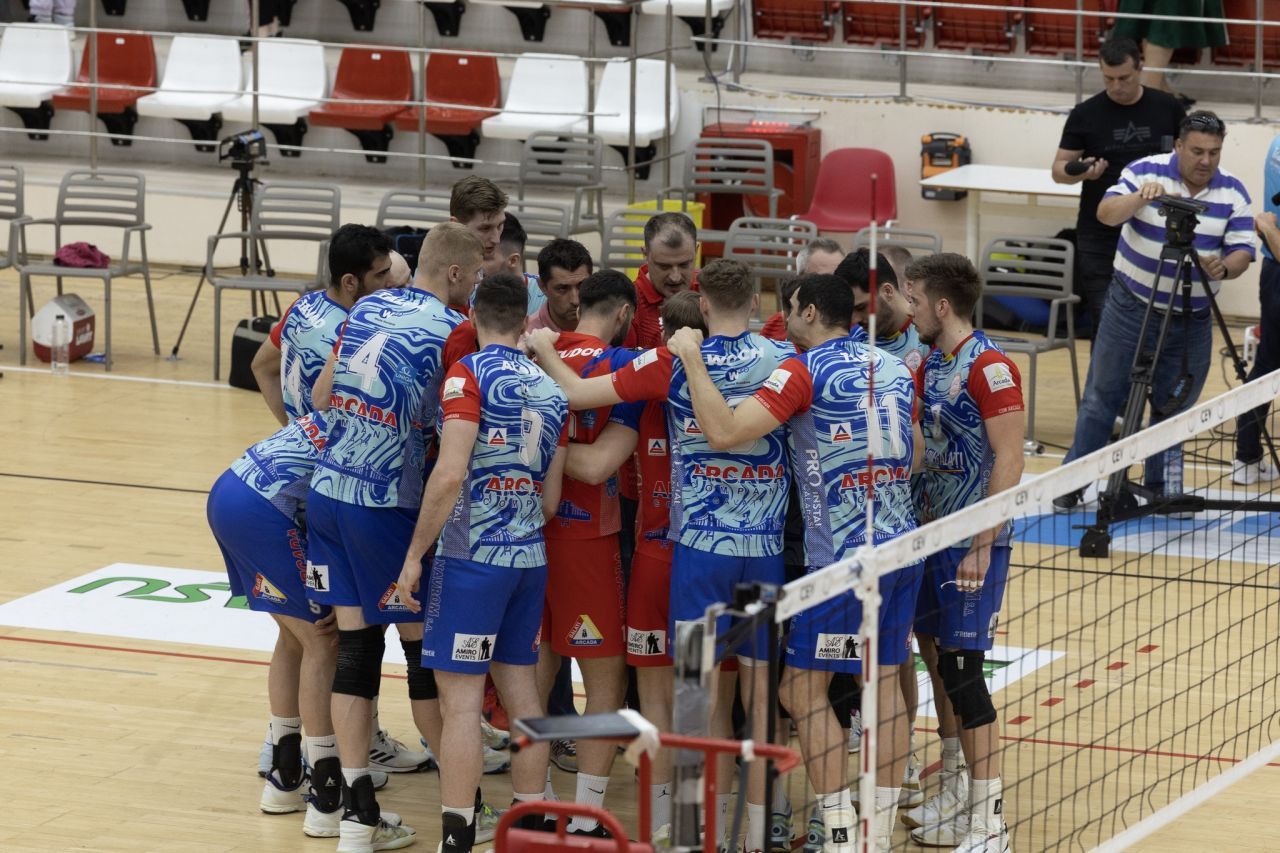 Tensiune maximă pe malul Dunării! Dinamo, susținută de 50 de fani în deplasarea de la Galați_4