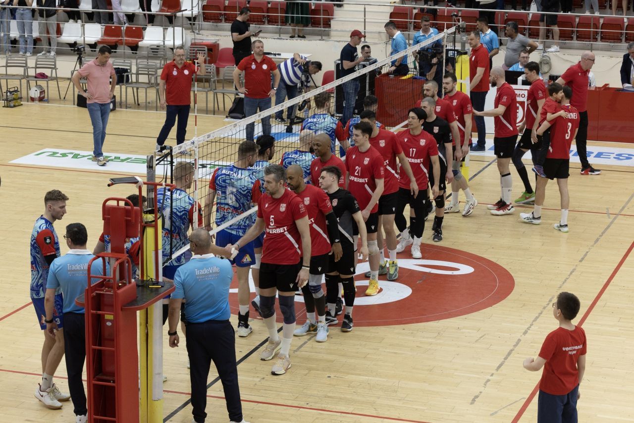 Tensiune maximă pe malul Dunării! Dinamo, susținută de 50 de fani în deplasarea de la Galați_5