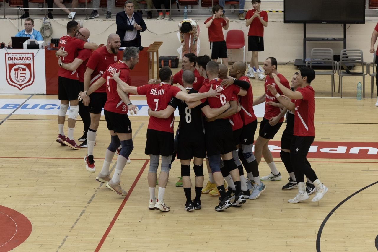 Tensiune maximă pe malul Dunării! Dinamo, susținută de 50 de fani în deplasarea de la Galați_6