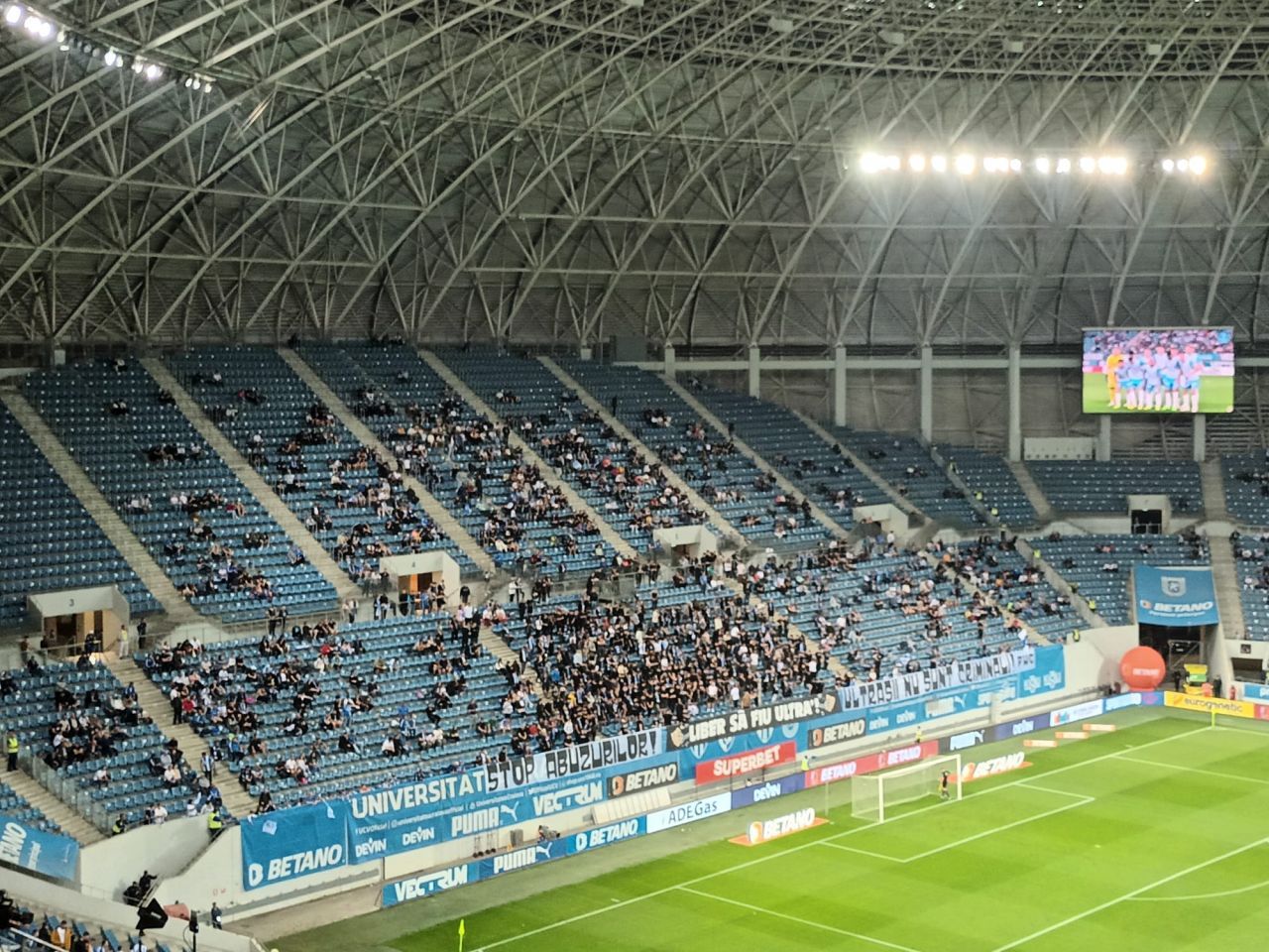 Câți suporteri asistă la meciul dintre Universitatea Craiova și Farul Constanța_3