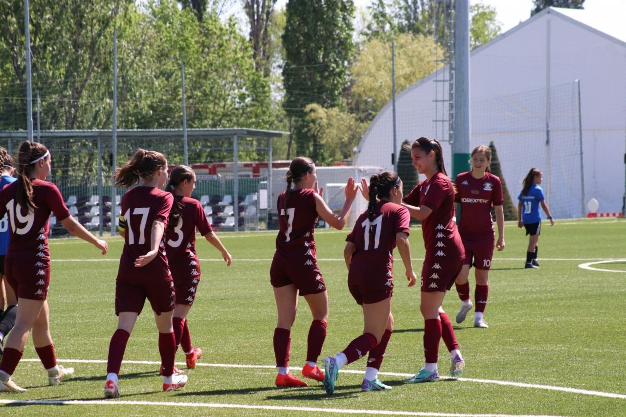 Promovare pentru echipa feminină a Rapidului, după ce a distrus-o pe FC Voluntari!_24