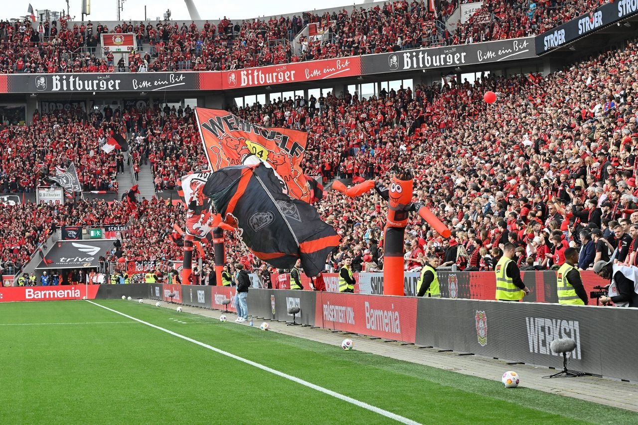 Imaginile bucuriei! Bayer Leverkusen, campioană pentru prima dată în istorie! Fanii au luat cu asalt arena_3
