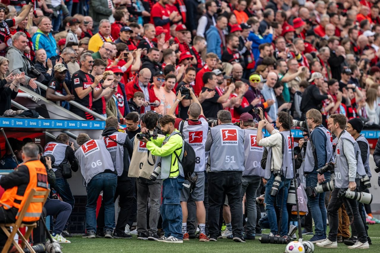 Imaginile bucuriei! Bayer Leverkusen, campioană pentru prima dată în istorie! Fanii au luat cu asalt arena_4