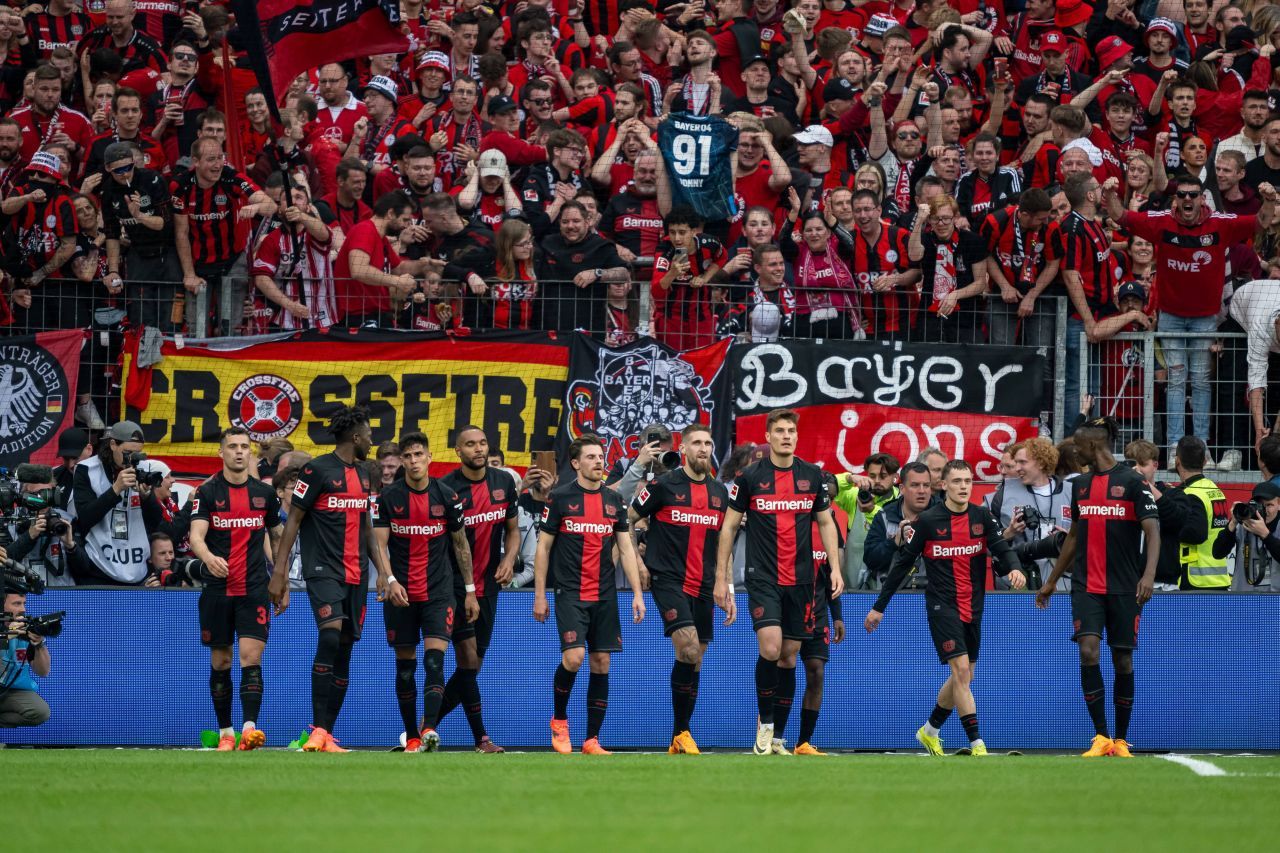 Imaginile bucuriei! Bayer Leverkusen, campioană pentru prima dată în istorie! Fanii au luat cu asalt arena_6