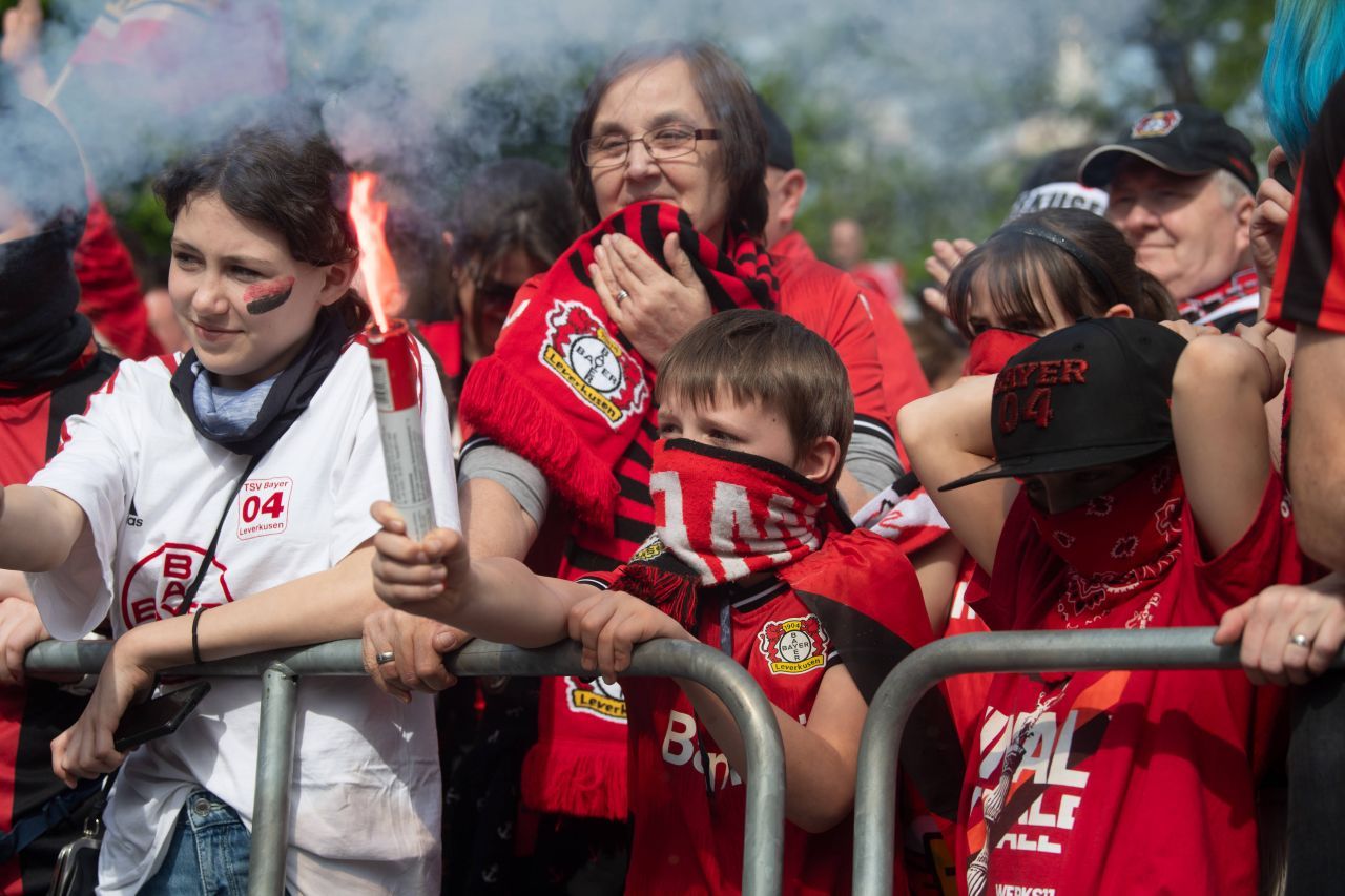 Imaginile bucuriei! Bayer Leverkusen, campioană pentru prima dată în istorie! Fanii au luat cu asalt arena_16