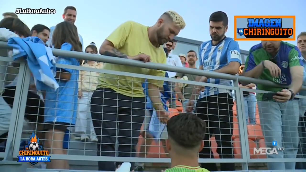 Scene nemaiîntâlnite în fotbalul spaniol! Un jucător i-a vândut tricoul unui suporter pentru 50 de euro: ”Clubul ne taxează!”_7
