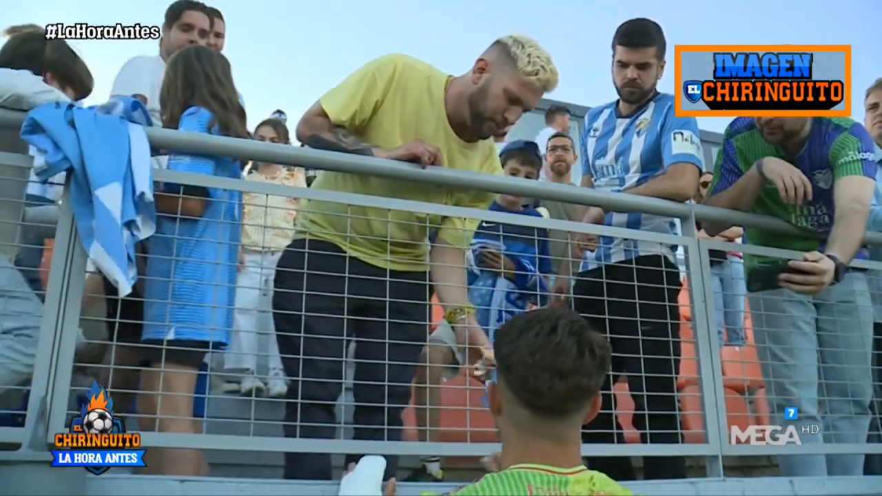 Scene nemaiîntâlnite în fotbalul spaniol! Un jucător i-a vândut tricoul unui suporter pentru 50 de euro: ”Clubul ne taxează!”_8