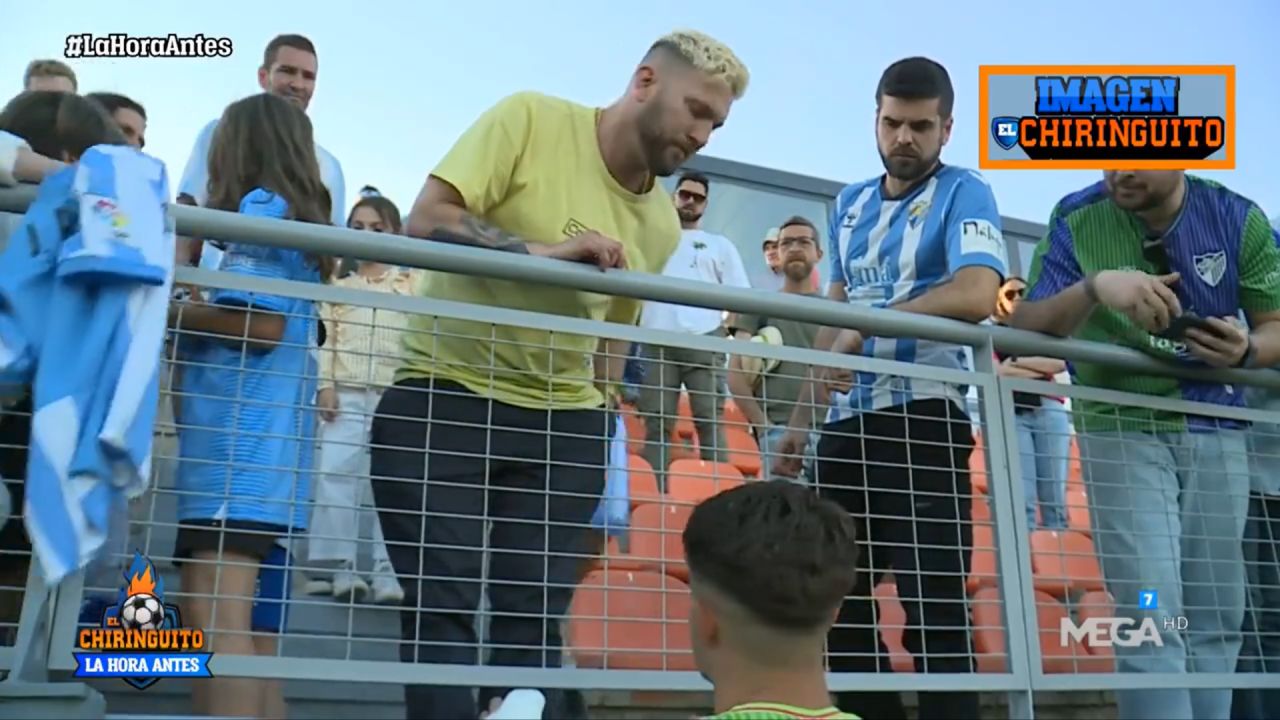 Scene nemaiîntâlnite în fotbalul spaniol! Un jucător i-a vândut tricoul unui suporter pentru 50 de euro: ”Clubul ne taxează!”_22