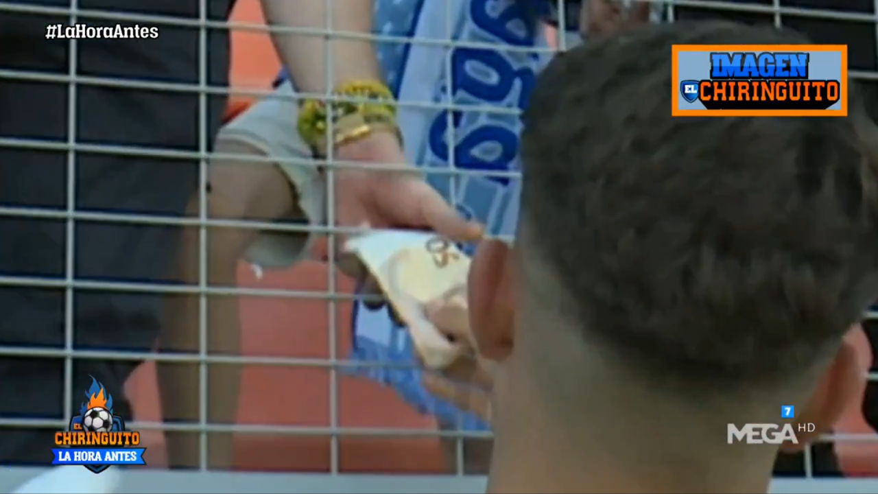 Scene nemaiîntâlnite în fotbalul spaniol! Un jucător i-a vândut tricoul unui suporter pentru 50 de euro: ”Clubul ne taxează!”_23
