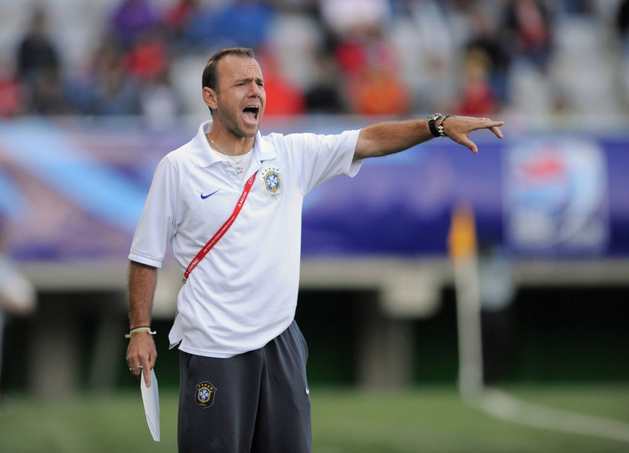 &rdquo;Și-a prezentat demisia&rdquo; rapid! Anunțul mult așteptat despre antrenor a fost făcut de club