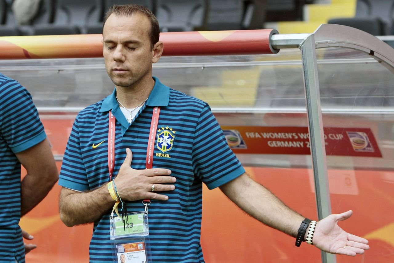 ”Și-a prezentat demisia” rapid! Anunțul mult așteptat despre antrenor a fost făcut de club_2